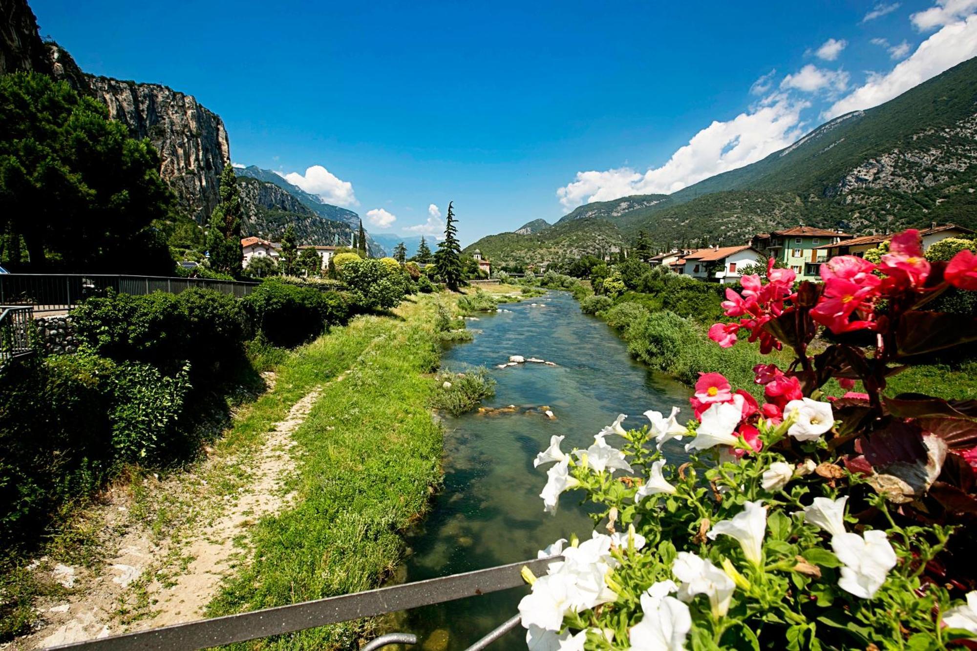 Residenza Al Ponte Apartment Arco Bagian luar foto